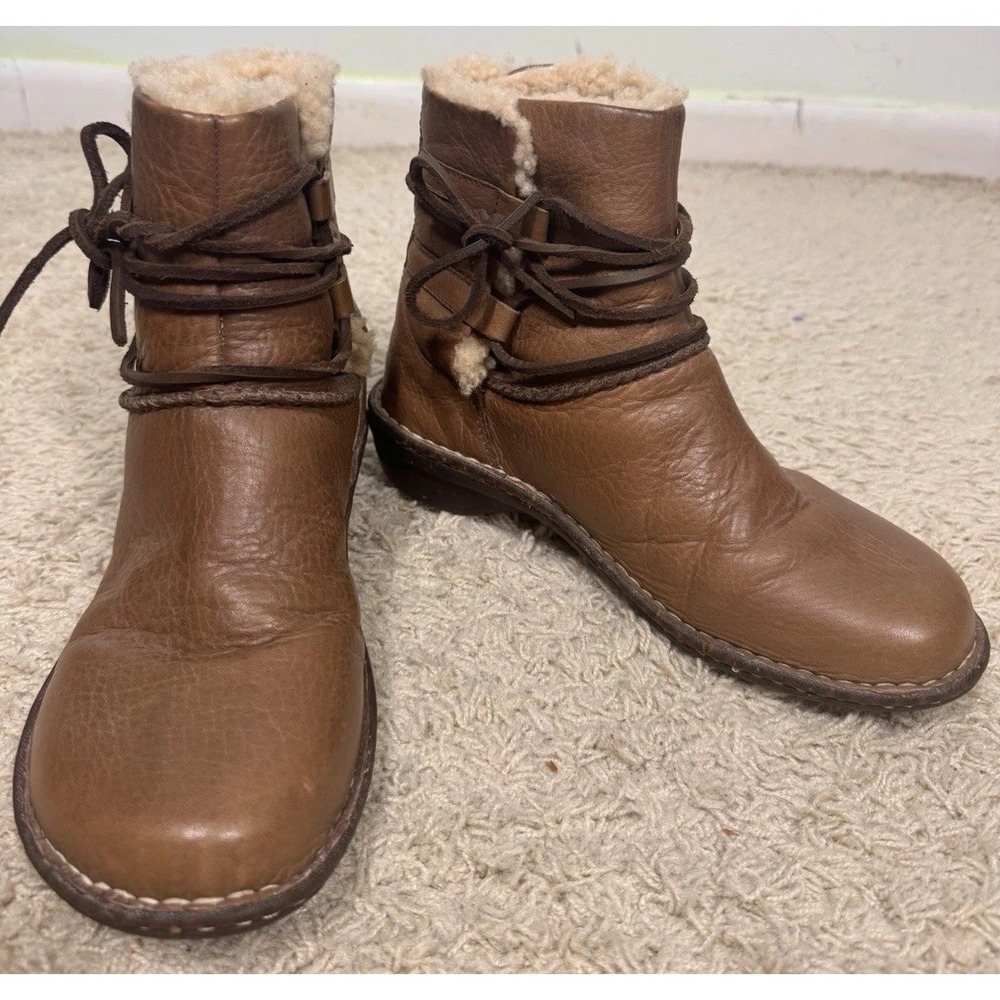 UGG Caspia 1932 Brown Leather Shearling Lined Ankle Boots Women's 8M Slip On Tie